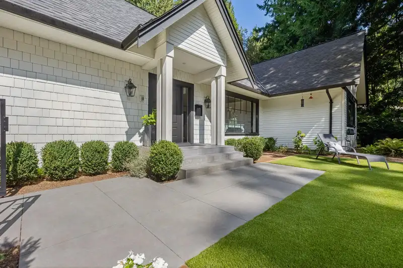 435 MACBETH CRESCENT - photo 2 of 25