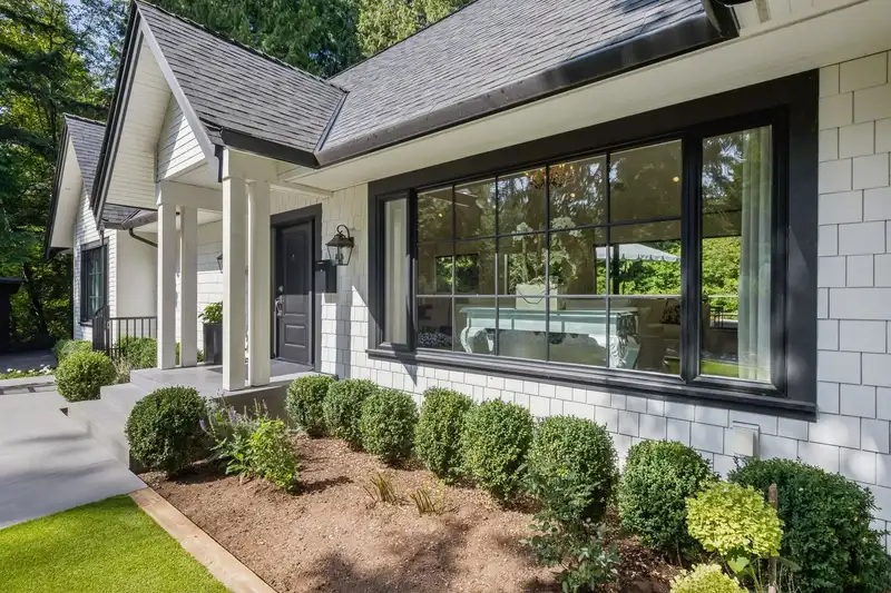 435 MACBETH CRESCENT - photo 3 of 25