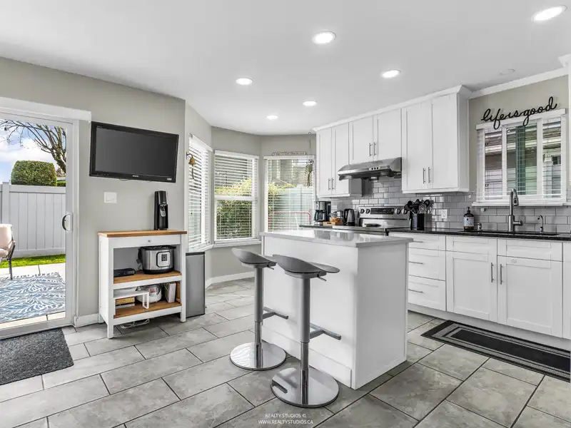 20 9731 CAPELLA DRIVE - photo 2 of 34