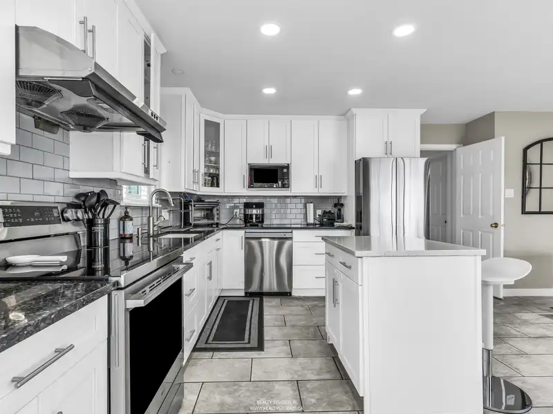 20 9731 CAPELLA DRIVE - photo 4 of 34