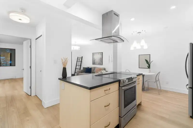 202 1422 E 3RD AVENUE - photo 2 of 35