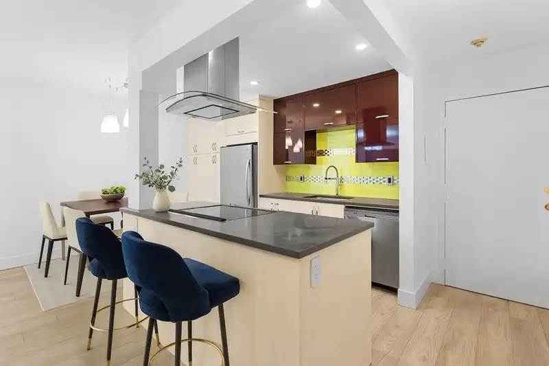 202 1422 E 3RD AVENUE - photo 3 of 35