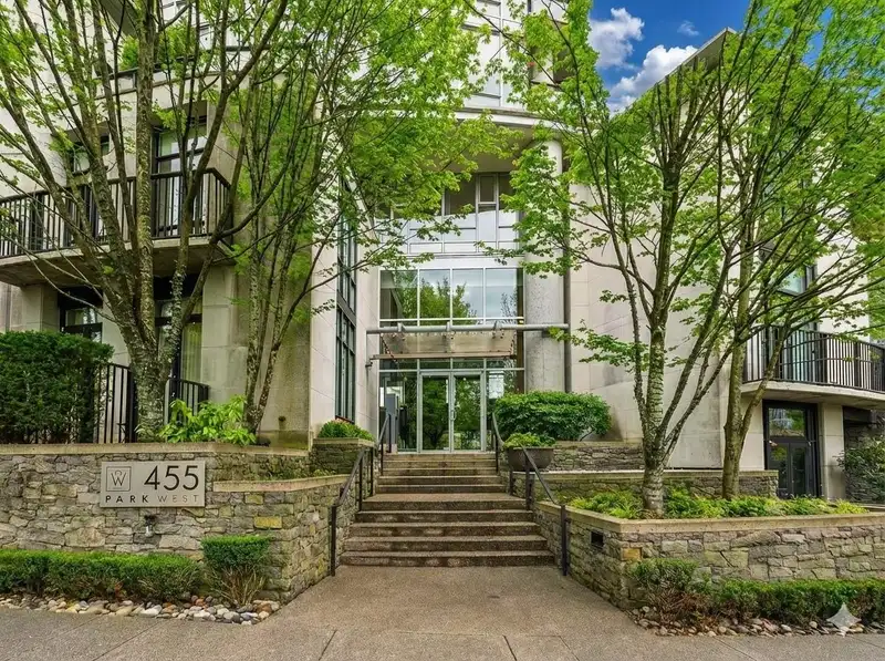 1802 455 BEACH CRESCENT - photo 1 of 34
