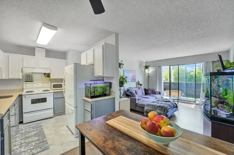 205 2425 SHAUGHNESSY STREET - photo 1 of 19