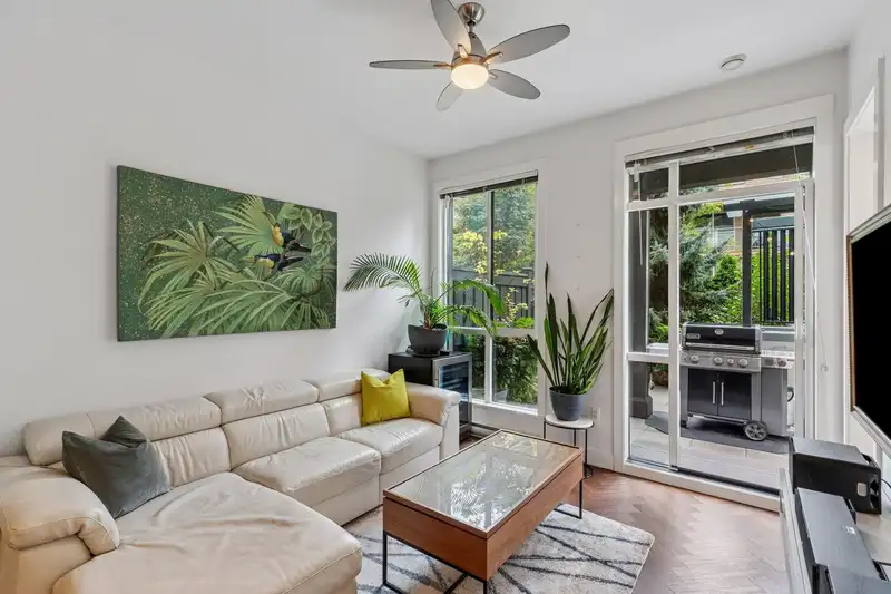 104 14968 101A AVENUE - photo 3 of 34