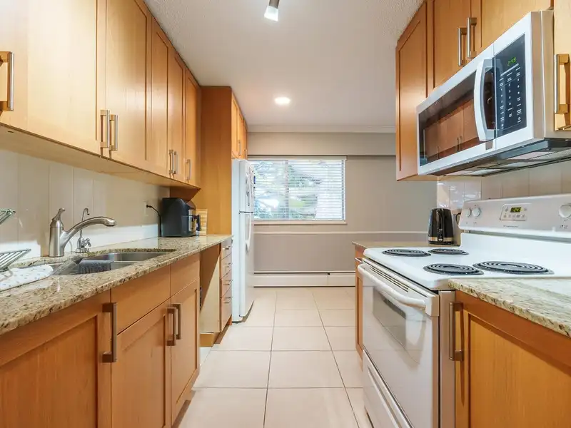 314 611 BLACKFORD STREET - photo 2 of 20