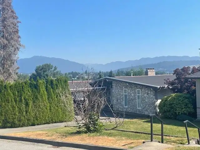5598 OAKGLEN DRIVE - photo 1 of 3