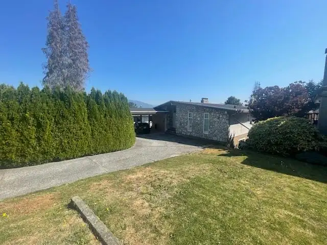 5598 OAKGLEN DRIVE - photo 2 of 3