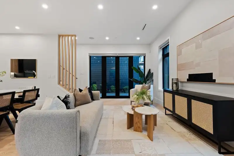 5032 GRANVILLE STREET - photo 3 of 39
