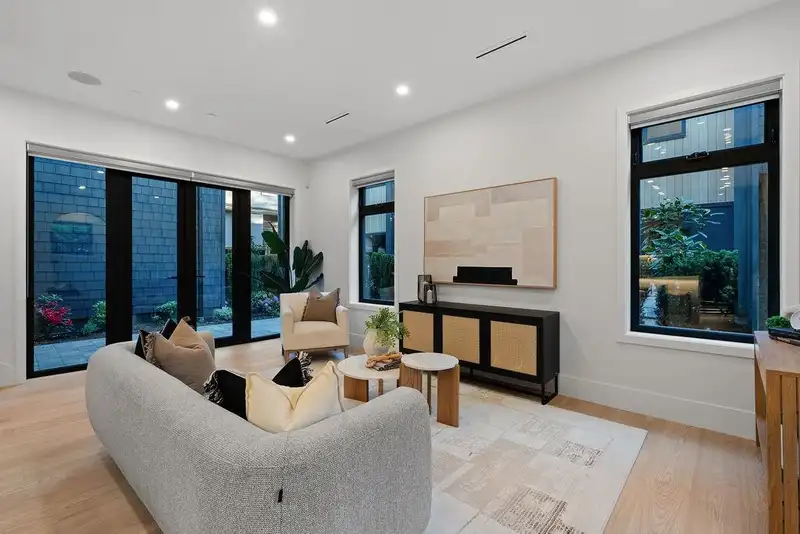5032 GRANVILLE STREET - photo 4 of 39