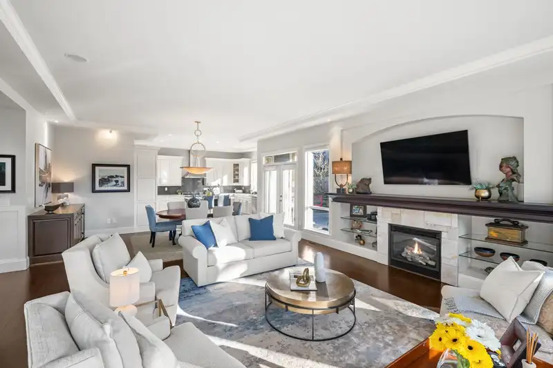 16151 27 AVENUE - photo 4 of 40