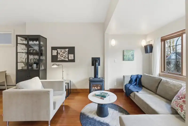 319 E 26TH AVENUE - photo 4 of 40