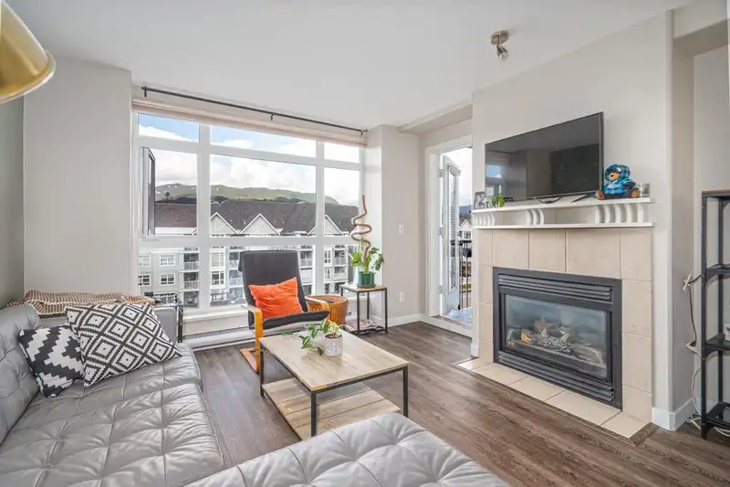 305 3122 ST. JOHNS STREET - photo 4 of 27