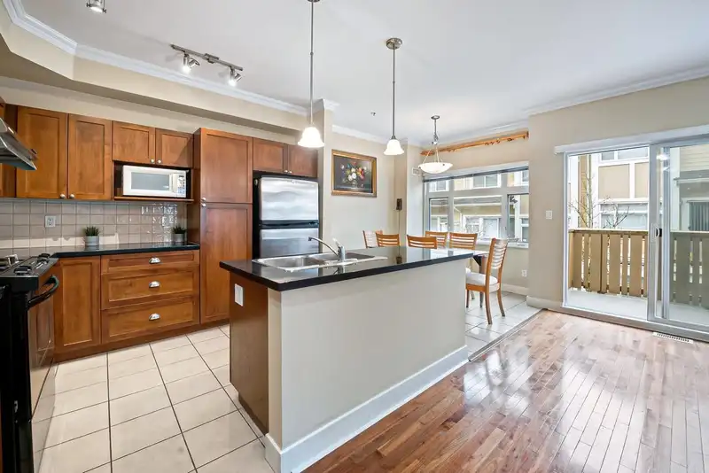 7465 LAUREL STREET - photo 4 of 23
