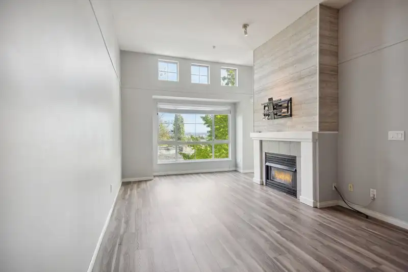 330 19528 FRASER HIGHWAY - photo 4 of 26