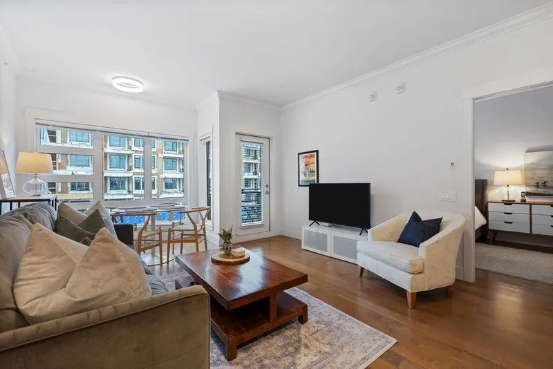 403 857 W 15TH STREET - photo 2 of 22