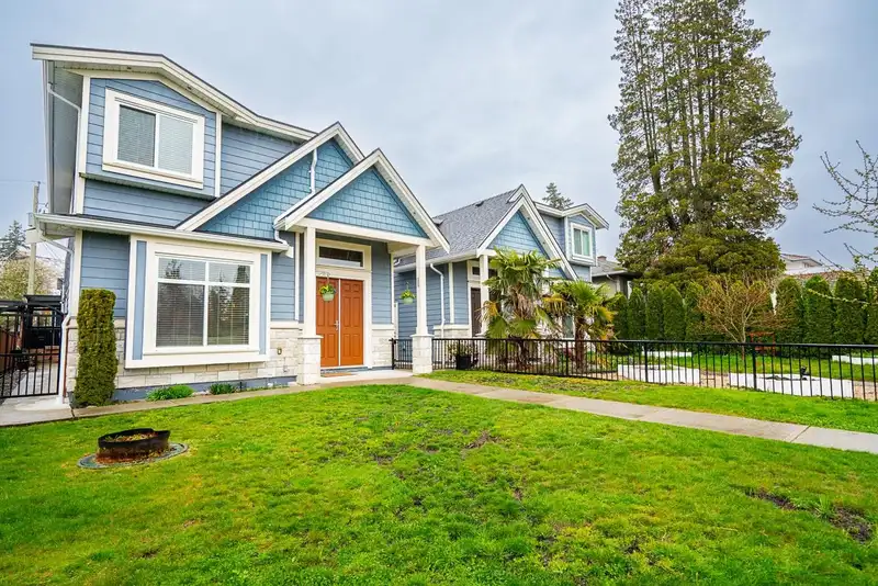 4345 VICTORY STREET - photo 3 of 39