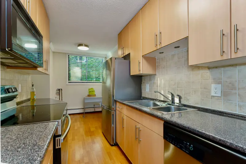 405 320 ROYAL AVENUE - photo 2 of 25