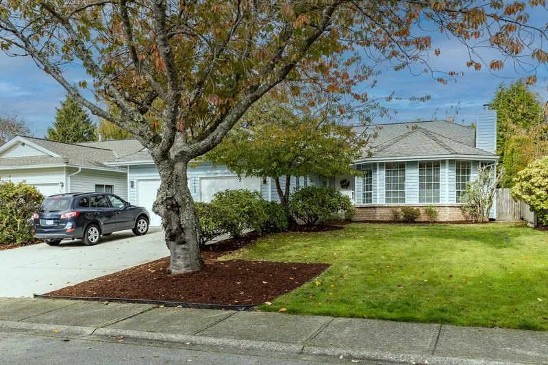 14129 16A AVENUE - photo 1 of 25