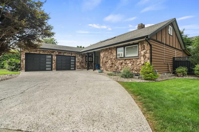1752 CEDAR PLACE - photo 1 of 38