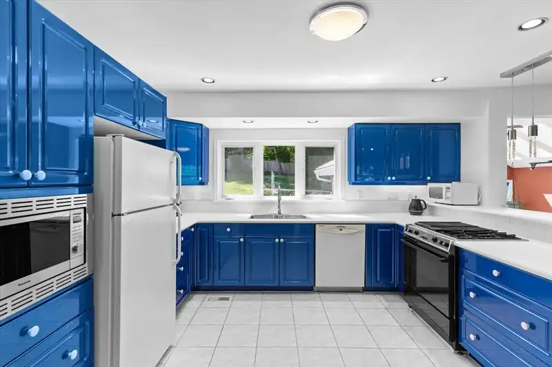 1866 EASTERN DRIVE - photo 4 of 39