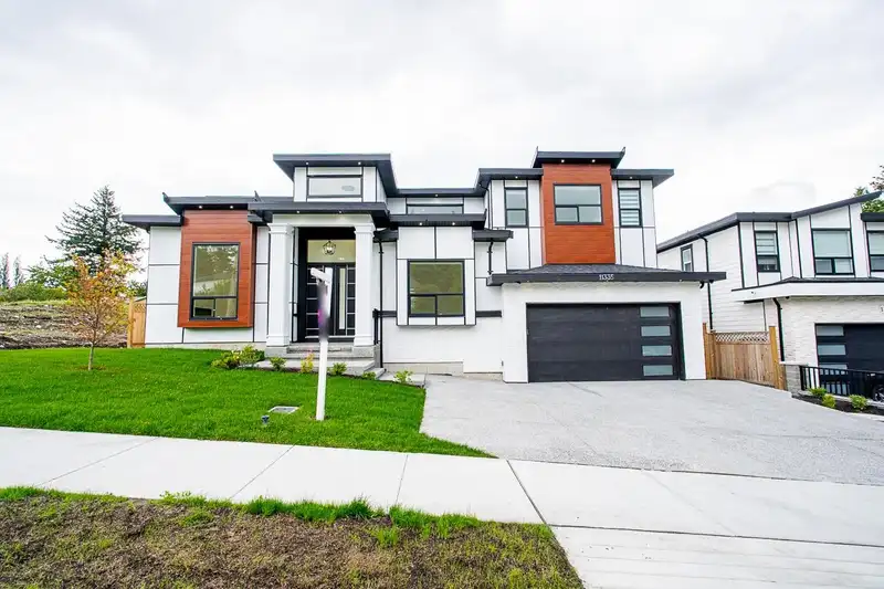 11335 140 STREET - photo 1 of 38