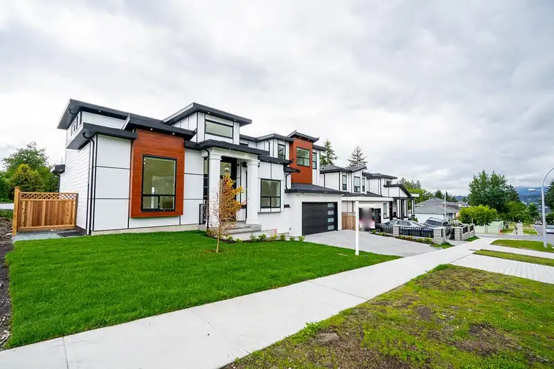 11335 140 STREET - photo 2 of 38