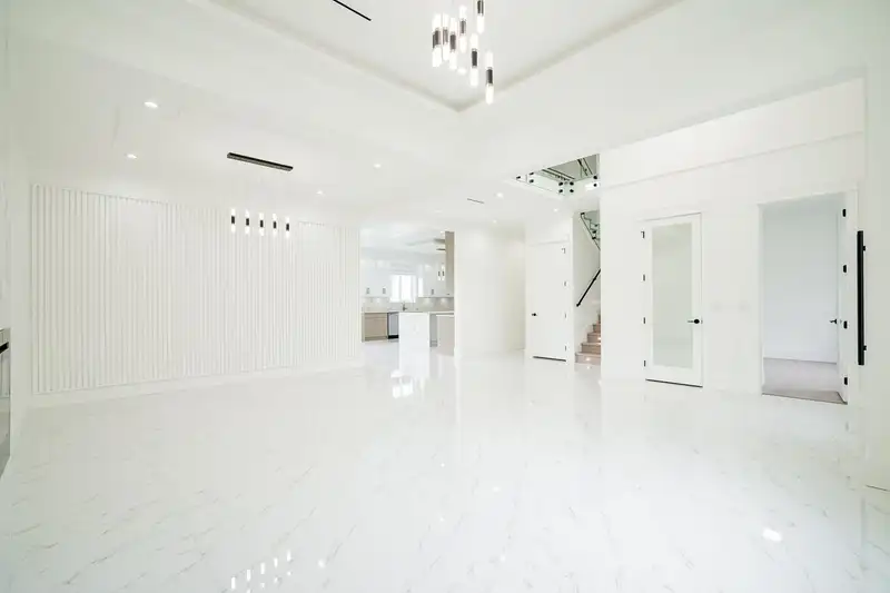 11335 140 STREET - photo 4 of 38