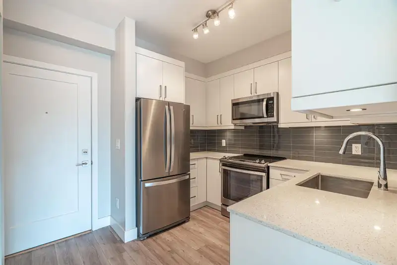 516 9015 120 STREET - photo 3 of 34