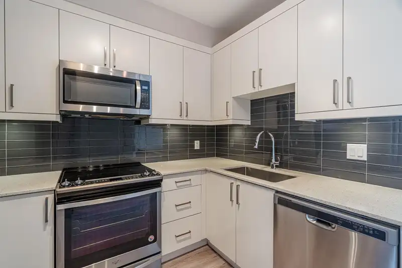 516 9015 120 STREET - photo 4 of 34
