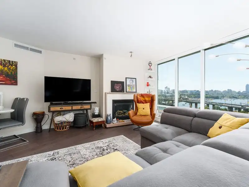 1205 8 SMITHE MEWS - photo 3 of 40