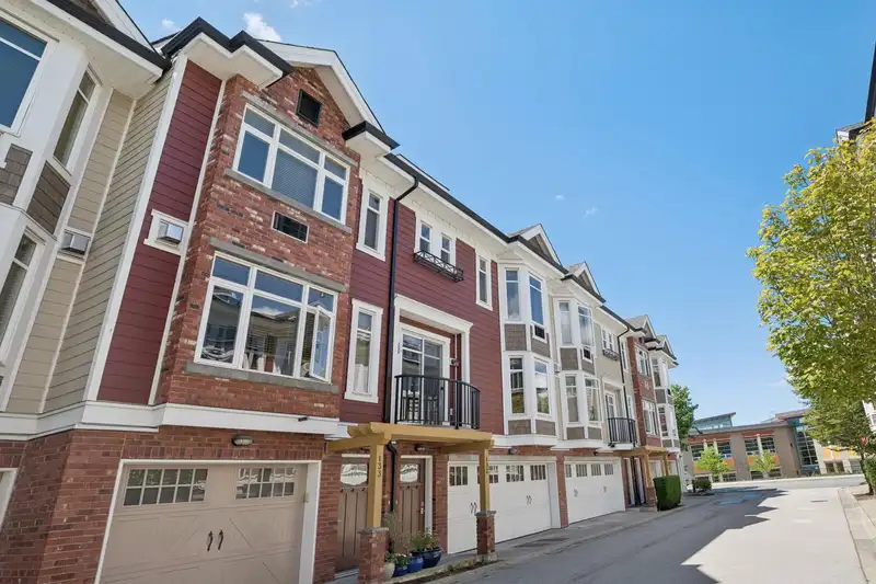 132 20738 84 AVENUE - photo 1 of 39