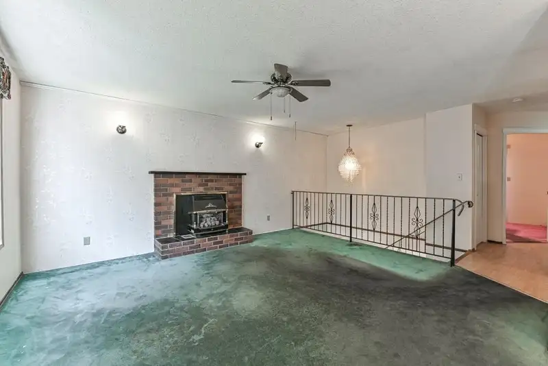31920 SATURNA CRESCENT - photo 4 of 24