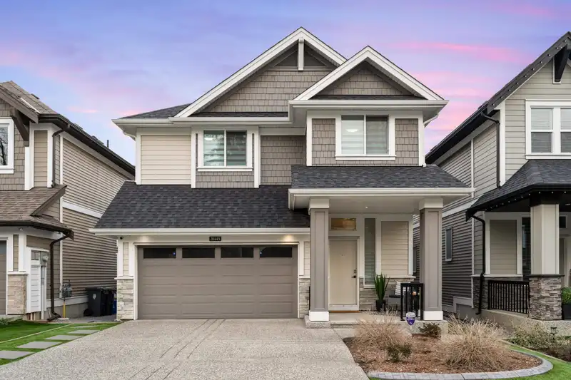 20445 77A AVENUE - photo 3 of 39