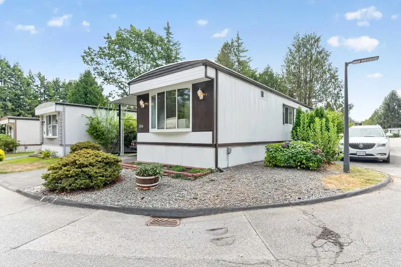 316 1840 160 STREET - photo 3 of 39