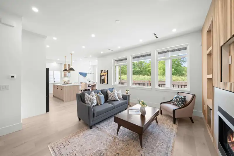 7527 205 STREET - photo 2 of 39