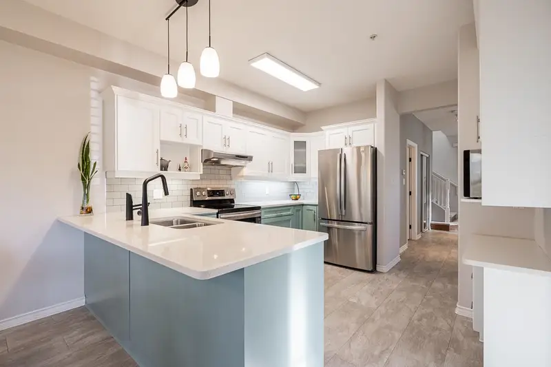 9 998 RIVERSIDE DRIVE - photo 4 of 25