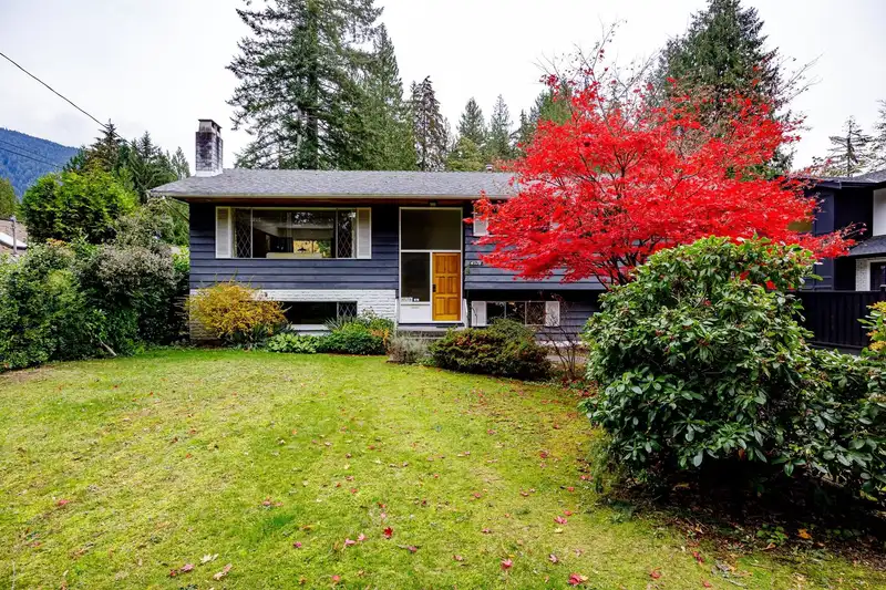 4578 CAPILANO ROAD - photo 1 of 32