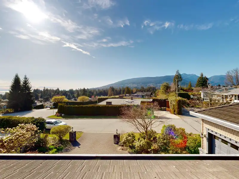 4096 SKYLINE DRIVE - photo 1 of 38