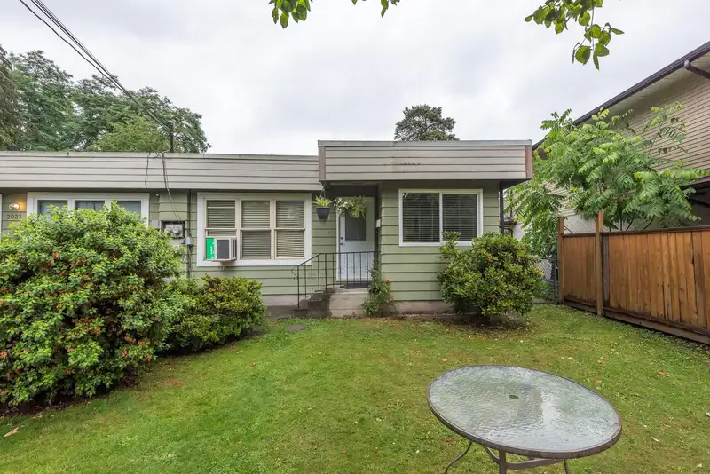 2031 MANNING AVENUE - photo 3 of 28