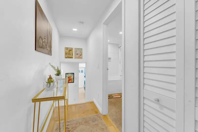 204 2125 YORK AVENUE - photo 2 of 24