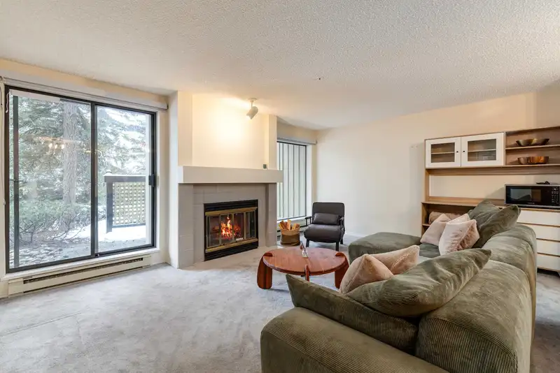 18 4725 SPEARHEAD DRIVE - photo 4 of 15