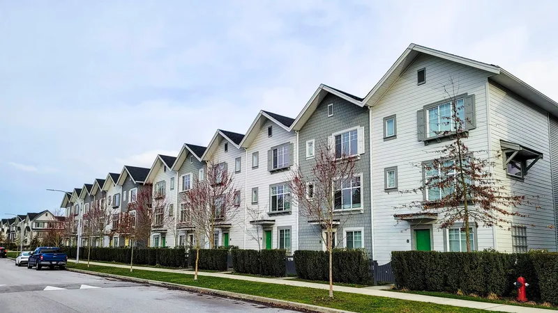 24 15489 99A AVENUE - photo 2 of 25