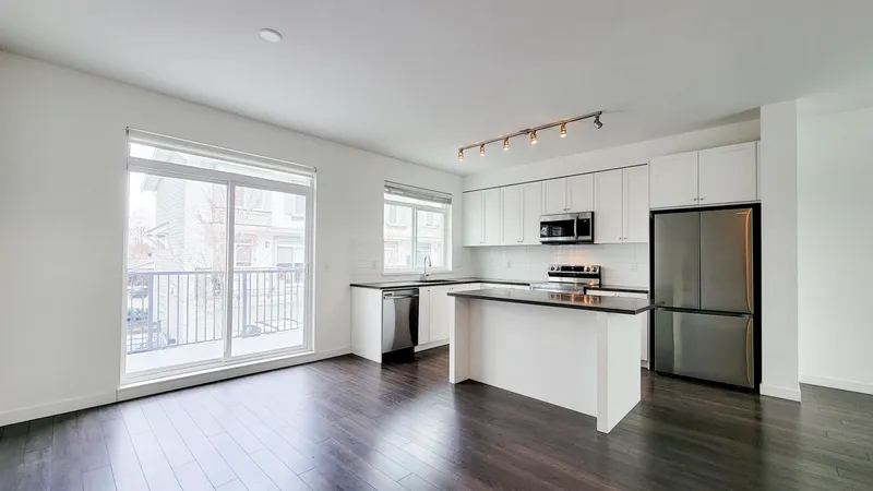 24 15489 99A AVENUE - photo 3 of 25