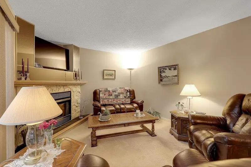 15 10880 152 STREET - photo 4 of 25