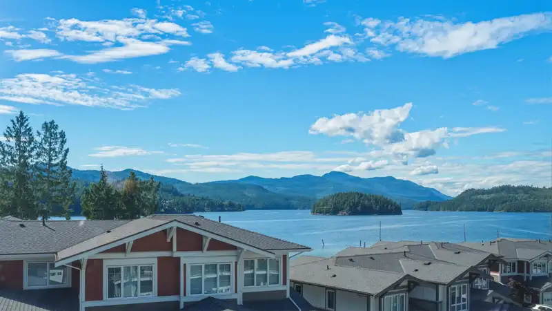 5906 BEACHGATE LANE - photo 1 of 31