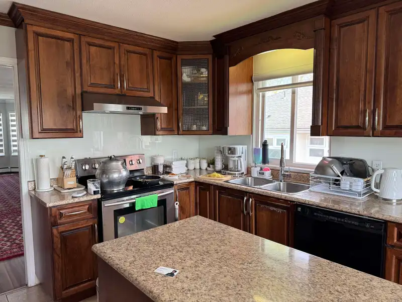 13496 84A AVENUE - photo 2 of 8