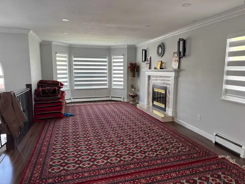 13496 84A AVENUE - photo 3 of 8