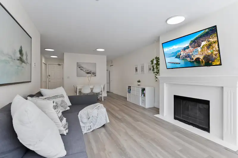 207 15375 17 AVENUE - photo 3 of 21