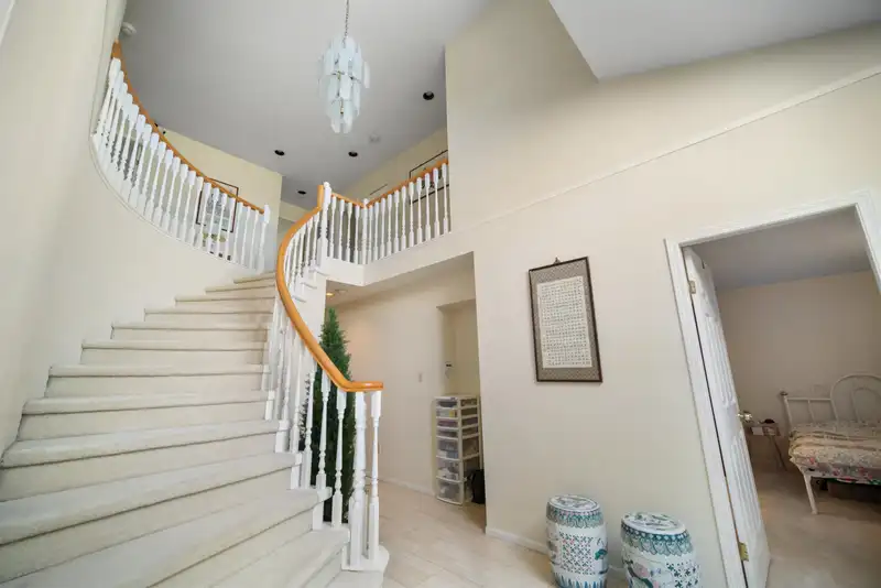 2718 OLIVER CRESCENT - photo 3 of 35